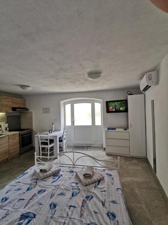Studio Apartment Mileta Pitve Buitenkant foto